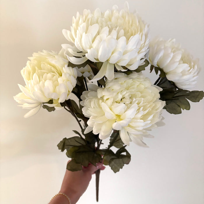White Mum Spray